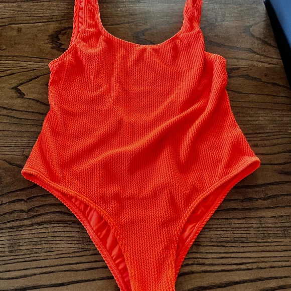 Brand New Billabong Crinkle Swimsuit - Picture 4 of 7